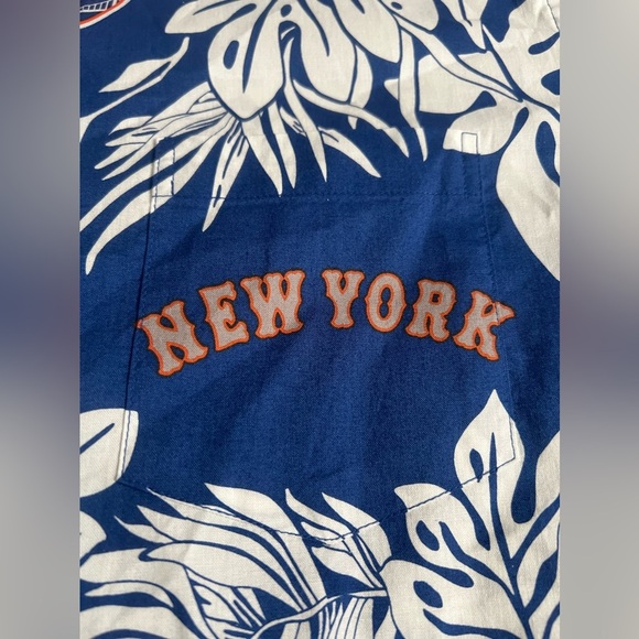 Men's Reyn Spooner Royal New York Mets Aloha Button-Down Shirt - Picture 7 of 12